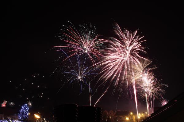 fireworks-2088155_1280 (1)